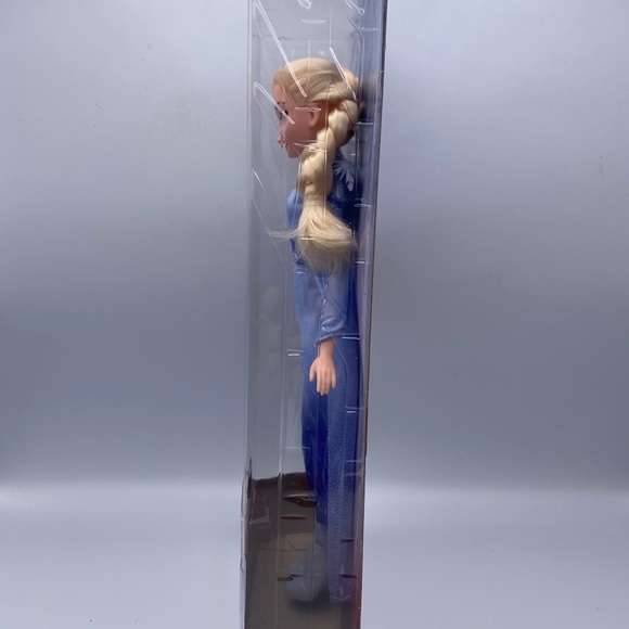 Disney's FROZEN II Elsa Fashion Doll 12" Hasbro - Picture 5 of 10